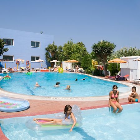 Hotel Asteria Ágios Kírykos Exteriör bild